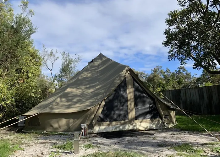Luxury 6 Metre Bell Tent & Outdoor Bathroom, Wifi, Tv And Firepit,