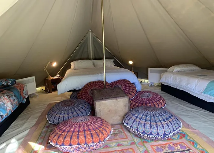 Luxury 6 Metre Bell Tent & Outdoor Bathroom, Wifi, Tv And Firepit,