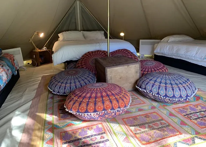 Luxury 6 Metre Bell Tent & Outdoor Bathroom, Wifi, Tv And Firepit,