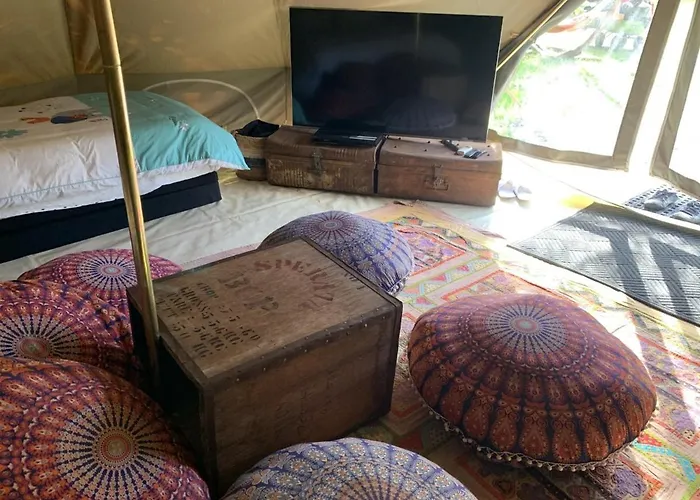 Luxury 6 Metre Bell Tent & Outdoor Bathroom, Wifi, Tv And Firepit,