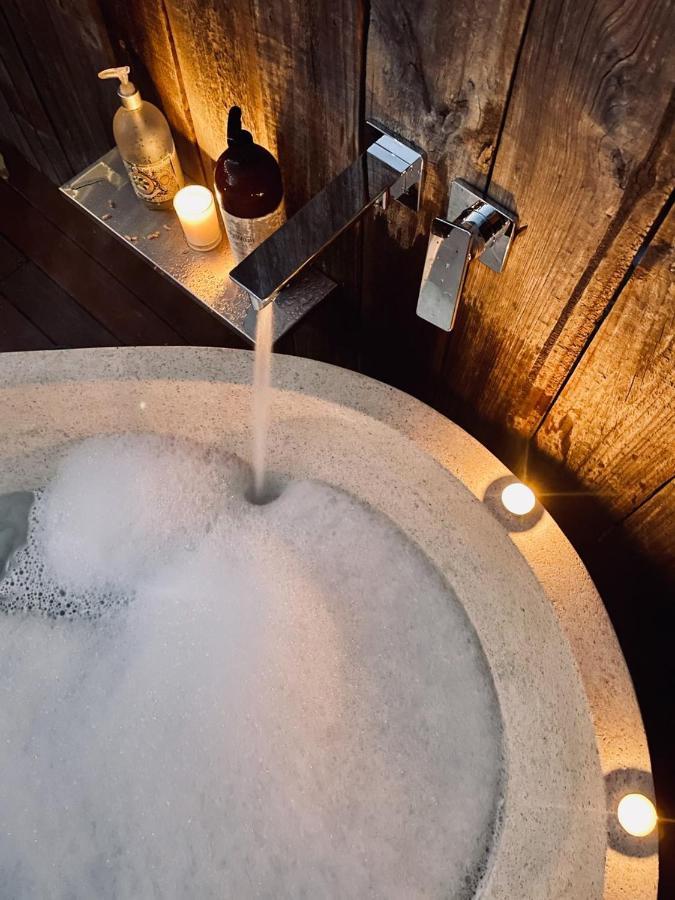 Luxury 6 Metre Bell Tent & Outdoor Bathroom, Wifi, Tv And Firepit, Luxury tent