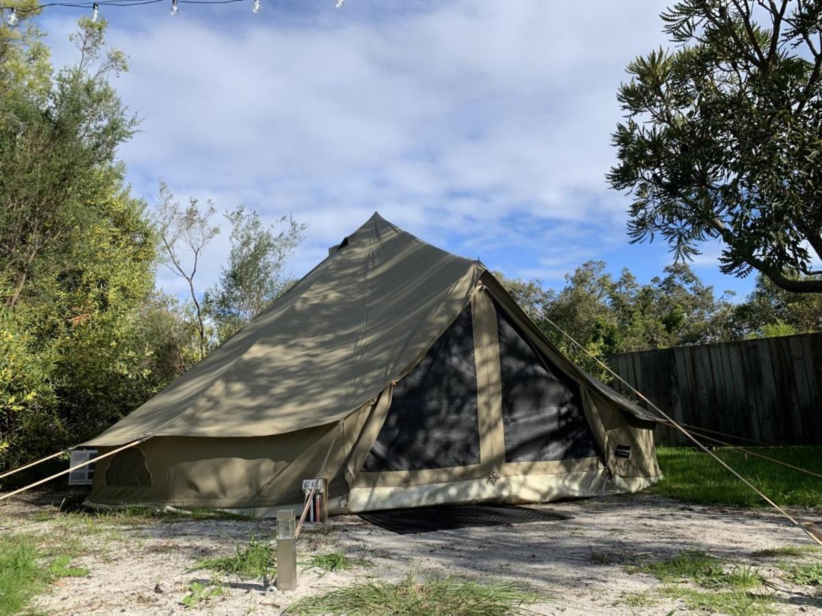 Luxury 6 Metre Bell Tent & Outdoor Bathroom, Wifi, Tv And Firepit, Luxury tent